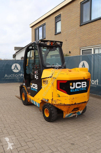 Телескопический погрузчик JCB 30-19E