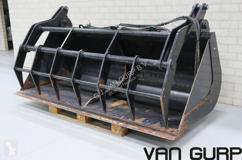 Verreiker Manitou Pelikaanbak mestvork 240 cm