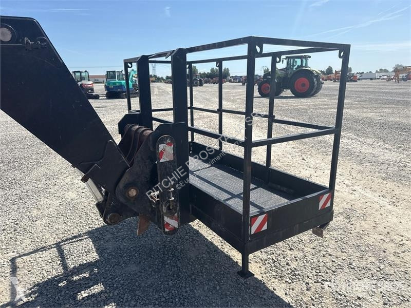 Телескопічний навантажувач  14.42 Telehandler