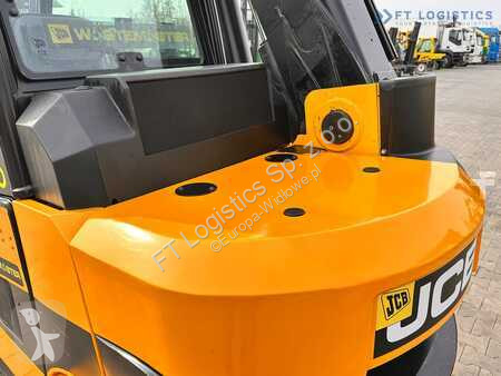 Încărcător telescopic JCB