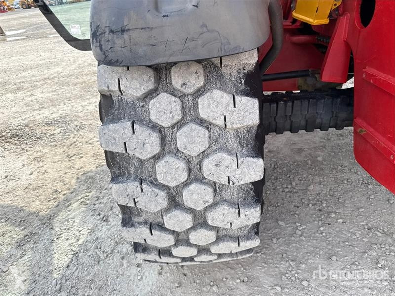Телескопічний навантажувач Manitou...
