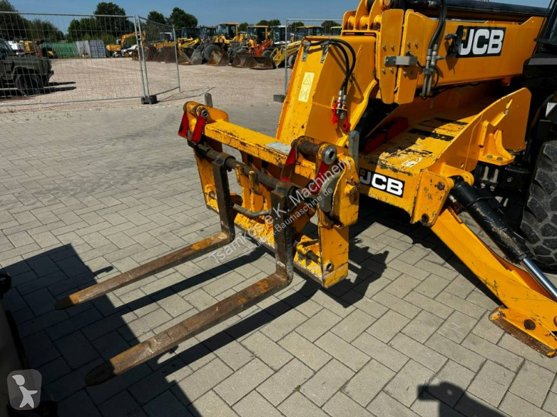 Carretilla telescópica JCB HiViz...