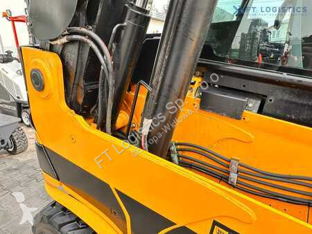 Încărcător telescopic JCB