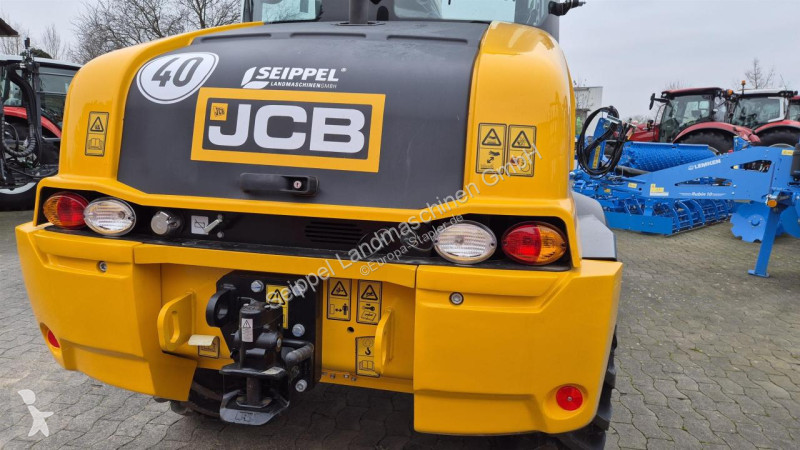 رافعة شوكية تلسكوبية JCB AGRI