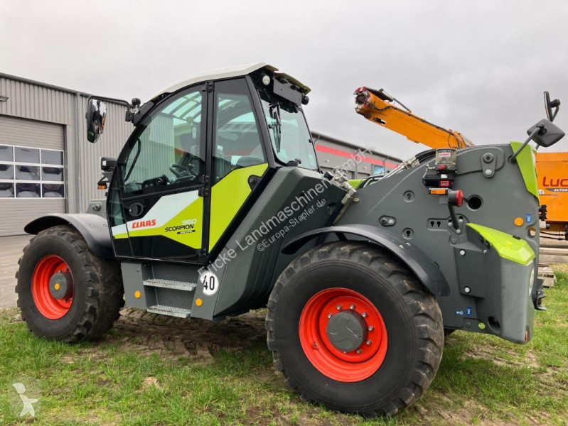 رافعة شوكية تلسكوبية Claas 960