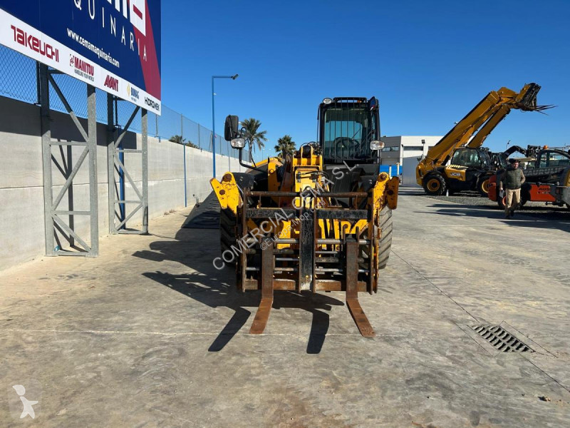 رافعة شوكية تلسكوبية JCB