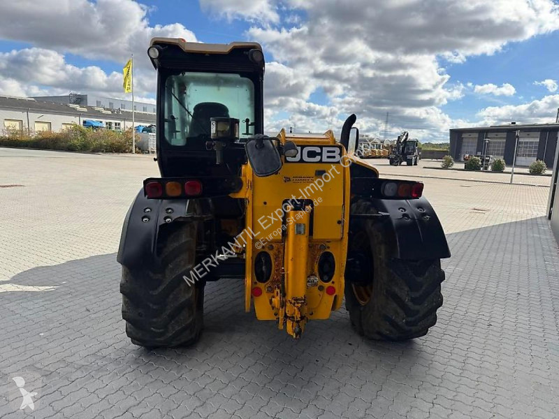 رافعة شوكية تلسكوبية JCB