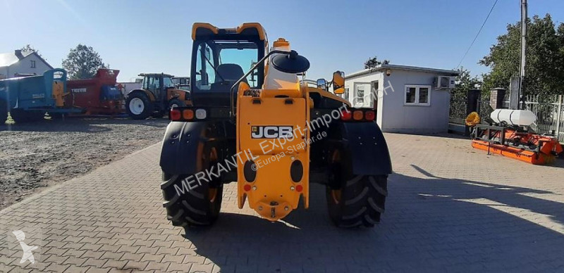 رافعة شوكية تلسكوبية JCB