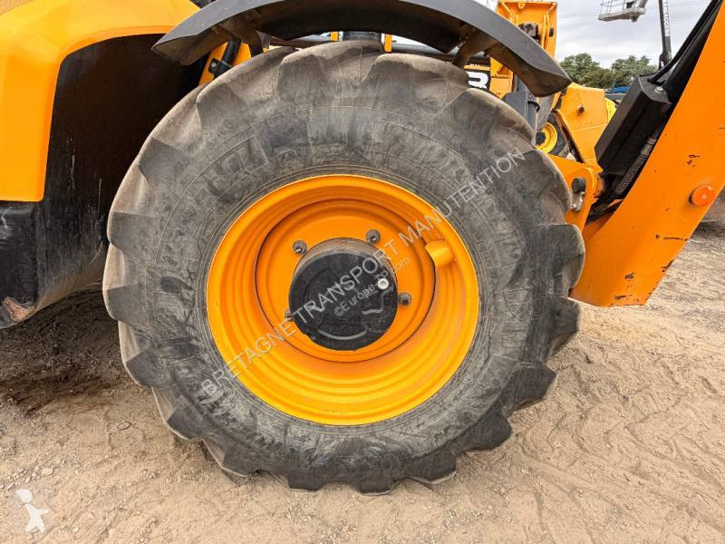 Teleskopický manipulátor JCB 540-180