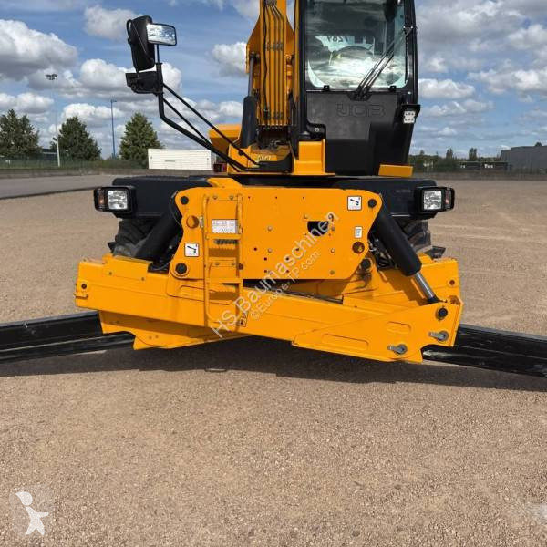 رافعة شوكية تلسكوبية JCB