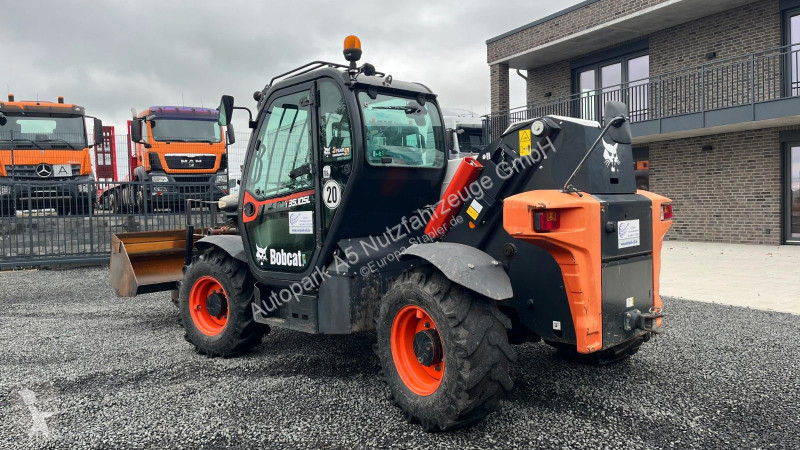 رافعة شوكية تلسكوبية Bobcat T35.105LB...