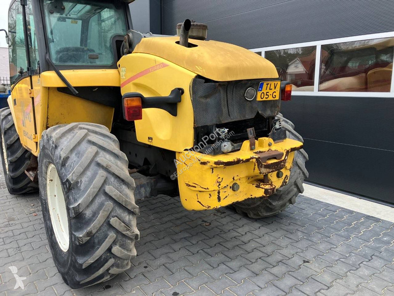 Teleskopický manipulátor New Holland LM410
