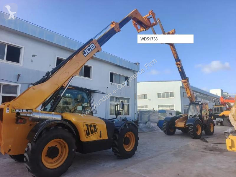 رافعة شوكية تلسكوبية JCB