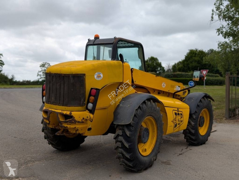 Teleskopický manipulátor JCB 528-70