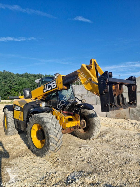 Телескопичен товарач JCB 5TC