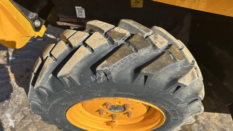 Teleskopický vozík JCB TH 4X4