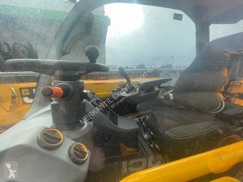 رافعة شوكية تلسكوبية JCB  560-80 AGRI XTRA Dualtec