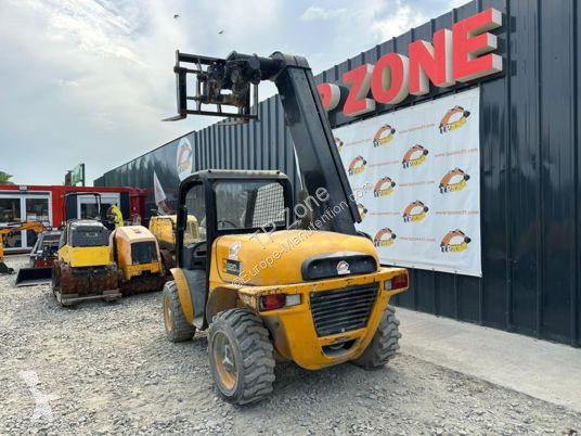 Teleskopisk truck JCB 520-40 à 23500 € ht