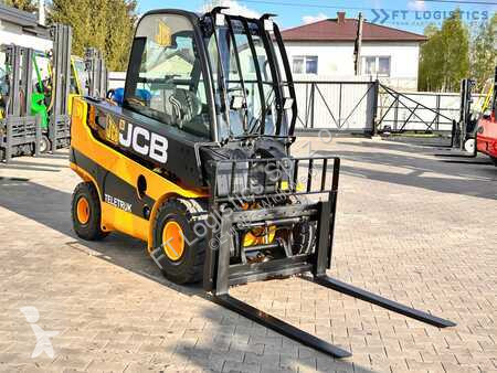 Încărcător telescopic JCB