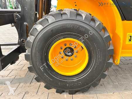Încărcător telescopic JCB