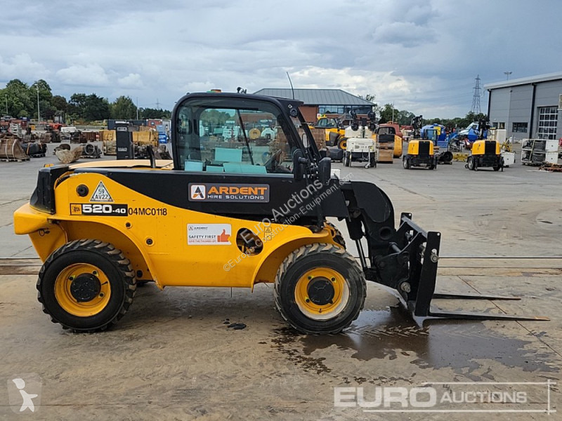 Teleskopický vozík JCB 520-40
