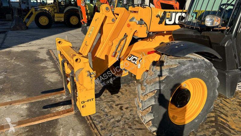 رافعة شوكية تلسكوبية JCB