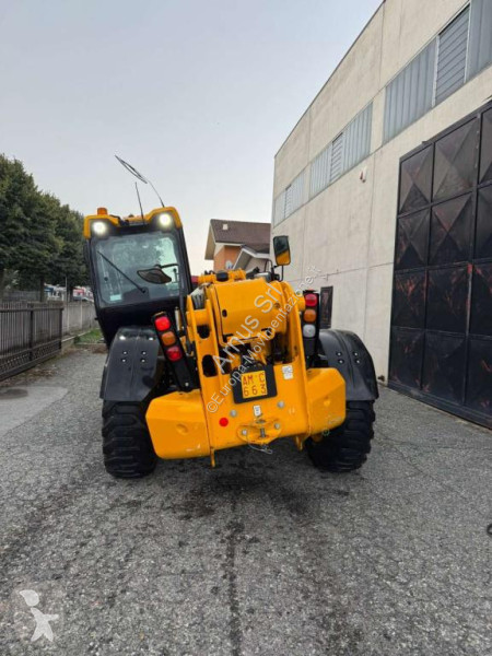 رافعة شوكية تلسكوبية JCB