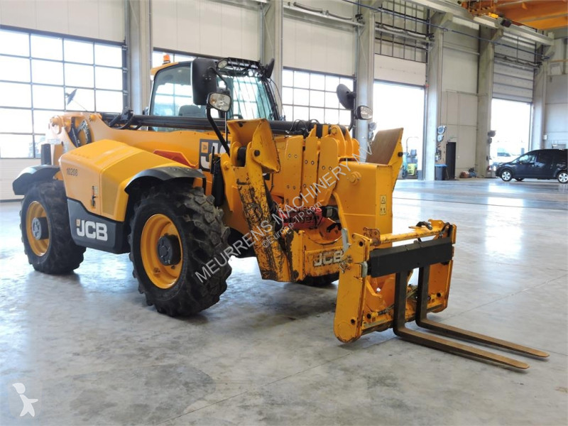 رافعة شوكية تلسكوبية JCB