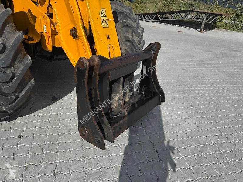 رافعة شوكية تلسكوبية JCB