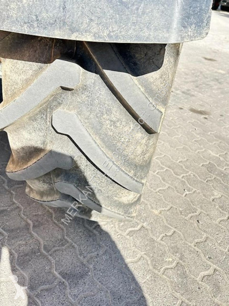 رافعة شوكية تلسكوبية JCB