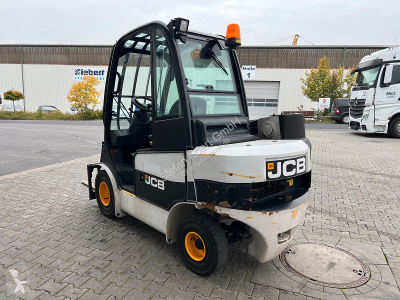 رافعة شوكية تلسكوبية JCB 30D Teletruck 2WD /...