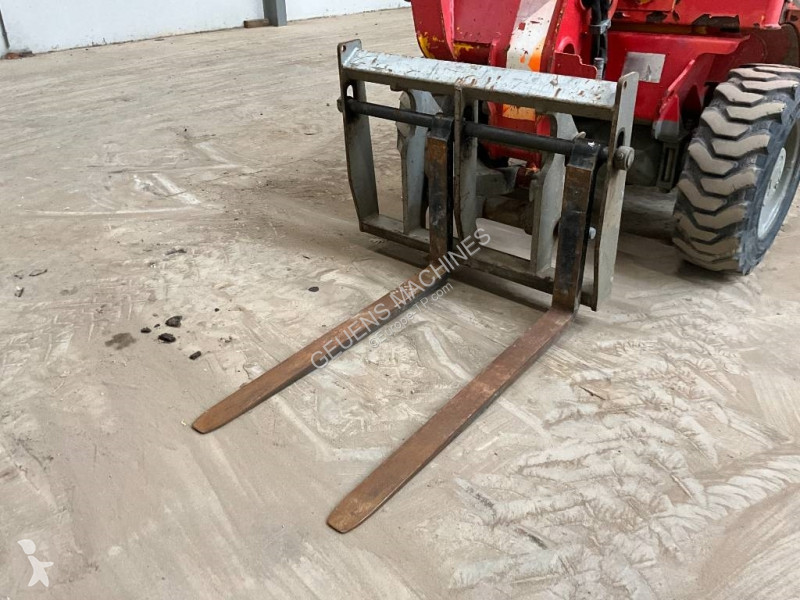 رافعة شوكية تلسكوبية JCB