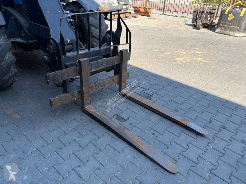 Телескопический погрузчик New Holland LM5030