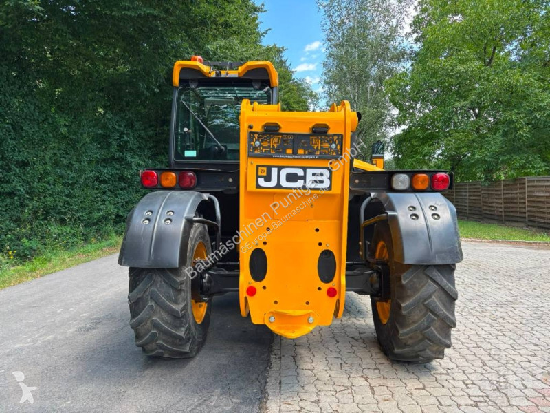 رافعة شوكية تلسكوبية JCB