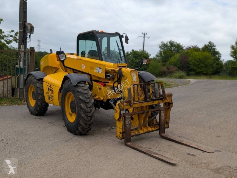 Teleskopický manipulátor JCB 528-70