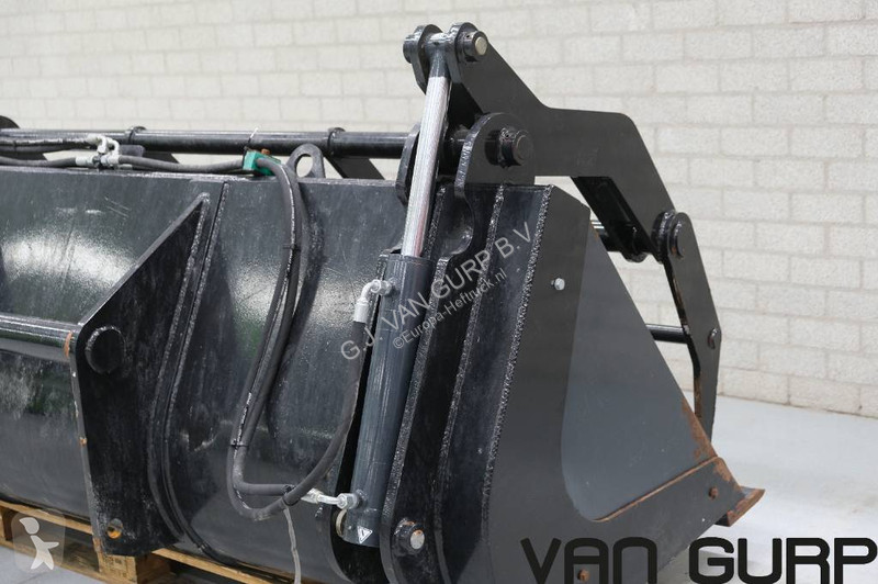 Verreiker Manitou Pelikaanbak mestvork 240 cm