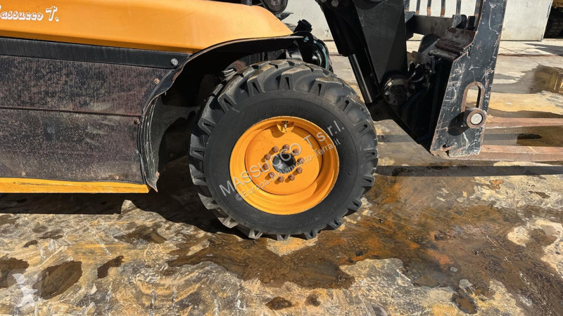 Teleskopický vozík JCB TH 4X4