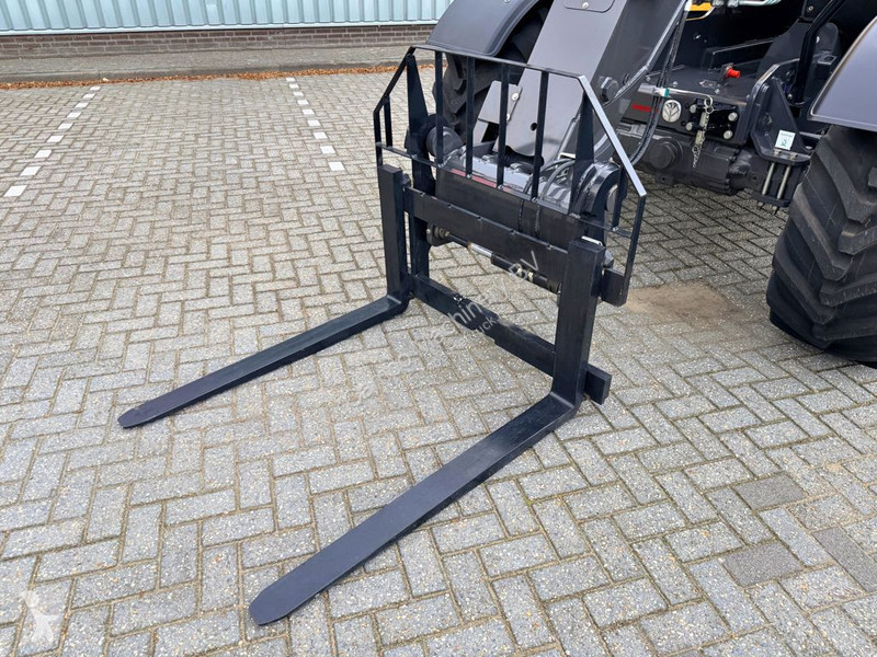 Teleskopický vozík New Holland TH7.37 Plus