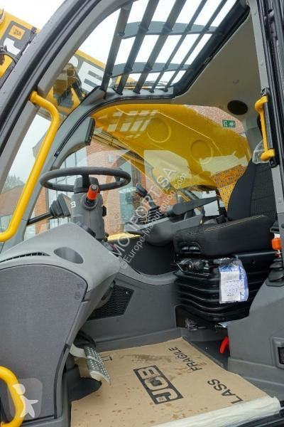 رافعة شوكية تلسكوبية JCB  542/70 Xtra...