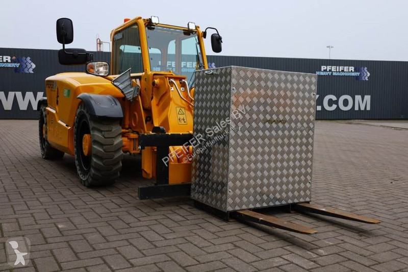 رافعة شوكية تلسكوبية JCB 525-60E Valid...