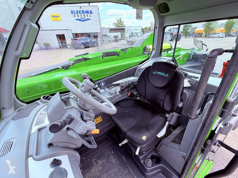 Încărcător telescopic Merlo TF33.7 115G...