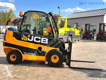 Încărcător telescopic JCB