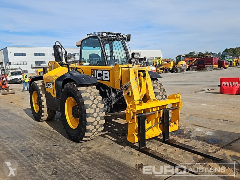 Teleskopický vozík JCB 560-80