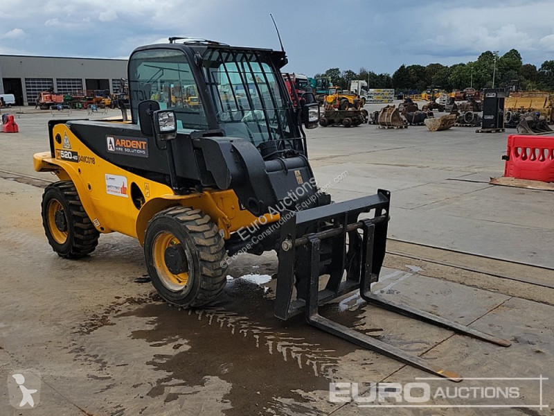 Teleskopický vozík JCB 520-40