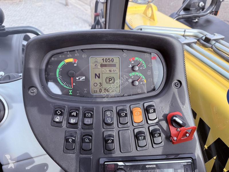 رافعة شوكية تلسكوبية New Holland TH6.36 PLUS