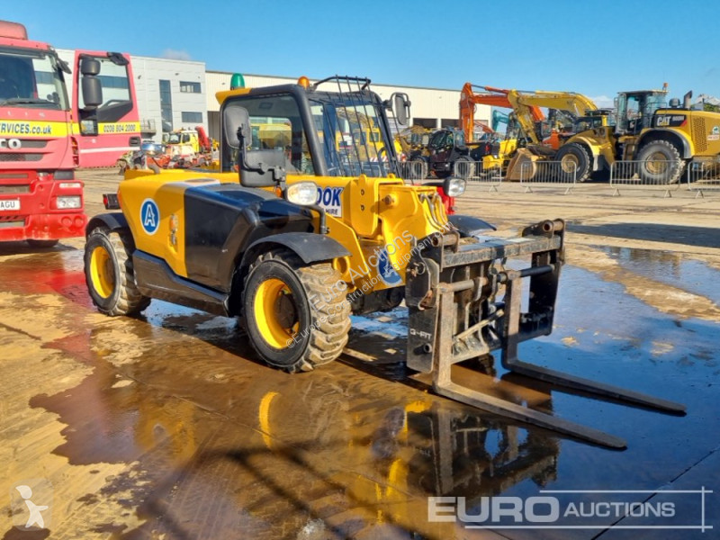 Teleskopický vozík JCB 525-60 Hi Viz