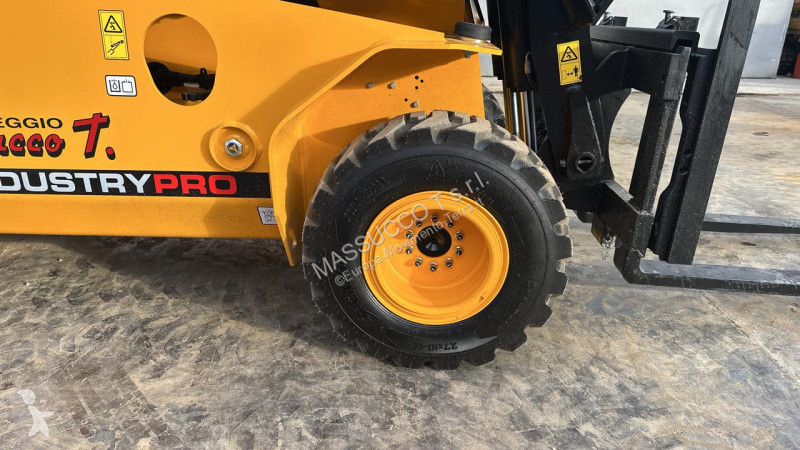 رافعة شوكية تلسكوبية JCB 35-26D 4x4