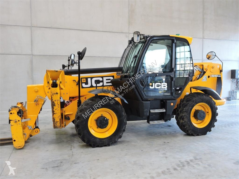 رافعة شوكية تلسكوبية JCB
