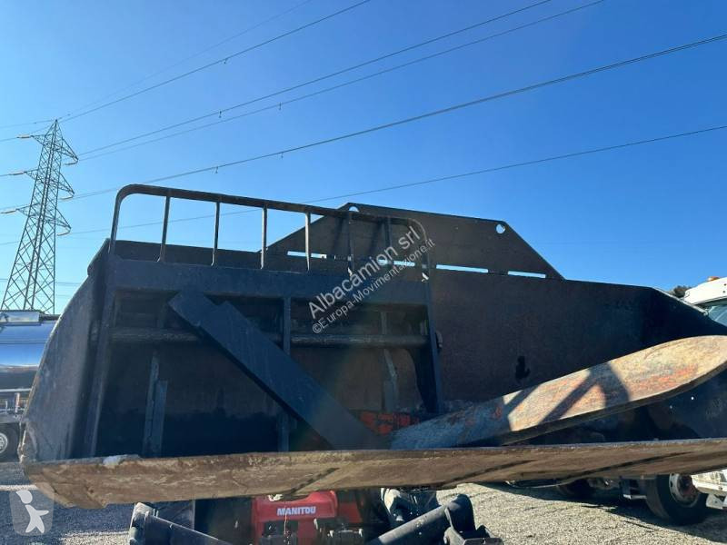 Телескопичен товарач Manitou