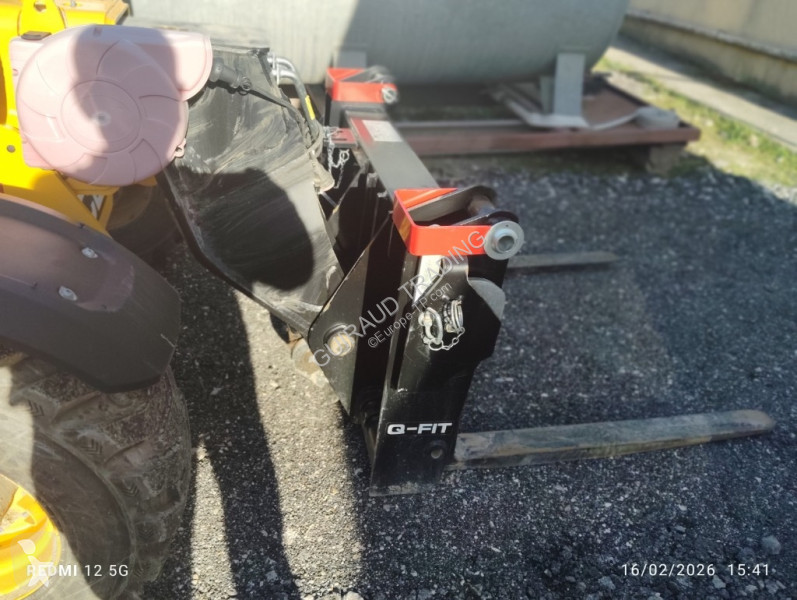 رافعة شوكية تلسكوبية JCB 525-60